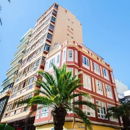 Studio In With Wonderful City View Terrace And Wifi 300 M From The Beach Διαμέρισμα *